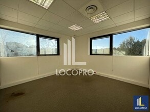 Office in Aix-en-Provence for lease Interior Photo- Image 2 of 8