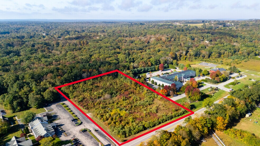 399 Norwich Westerly Rd, North Stonington, CT à vendre - Photo du bâtiment - Image 1 de 24