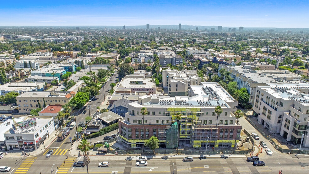7566 W Sunset Blvd, Los Angeles, CA for lease - Building Photo - Image 2 of 10