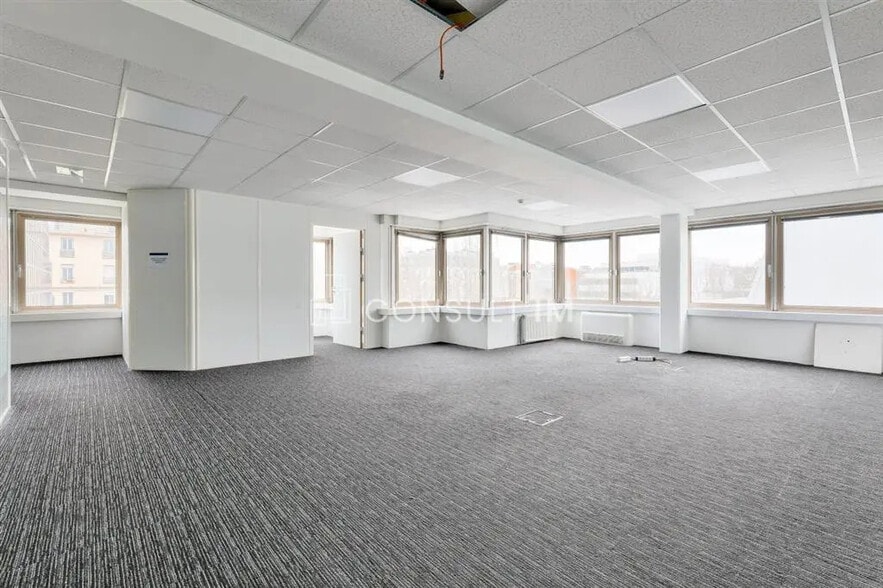 Office in Malakoff for sale - Building Photo - Image 1 of 9
