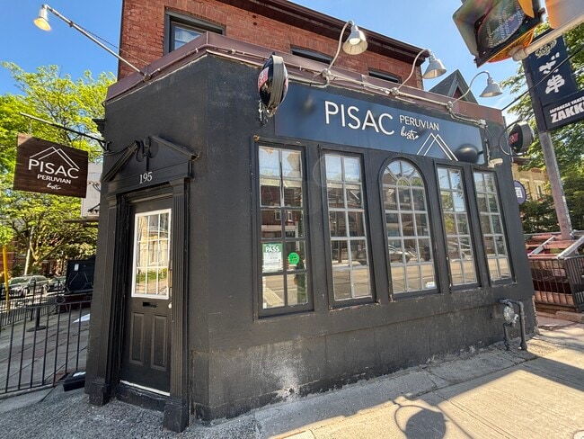 More details for 195 Carlton St, Toronto, ON - Retail for Lease