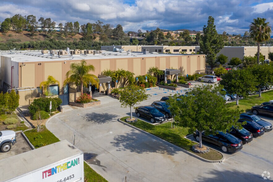 45 W Easy St, Simi Valley, CA à louer - Photo du bâtiment - Image 1 de 22