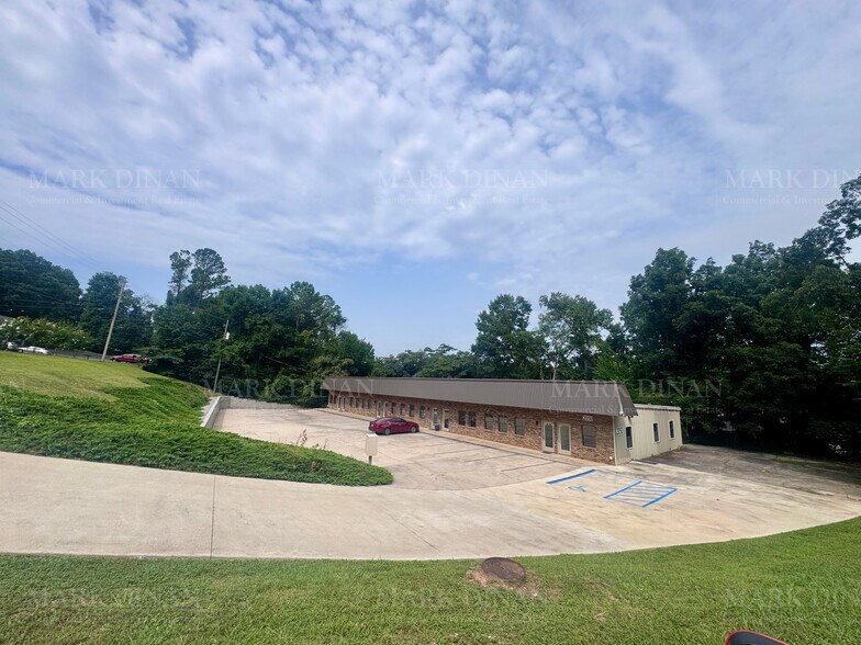 2050 Oak Mountain Dr, Pelham, AL for sale - Building Photo - Image 2 of 19