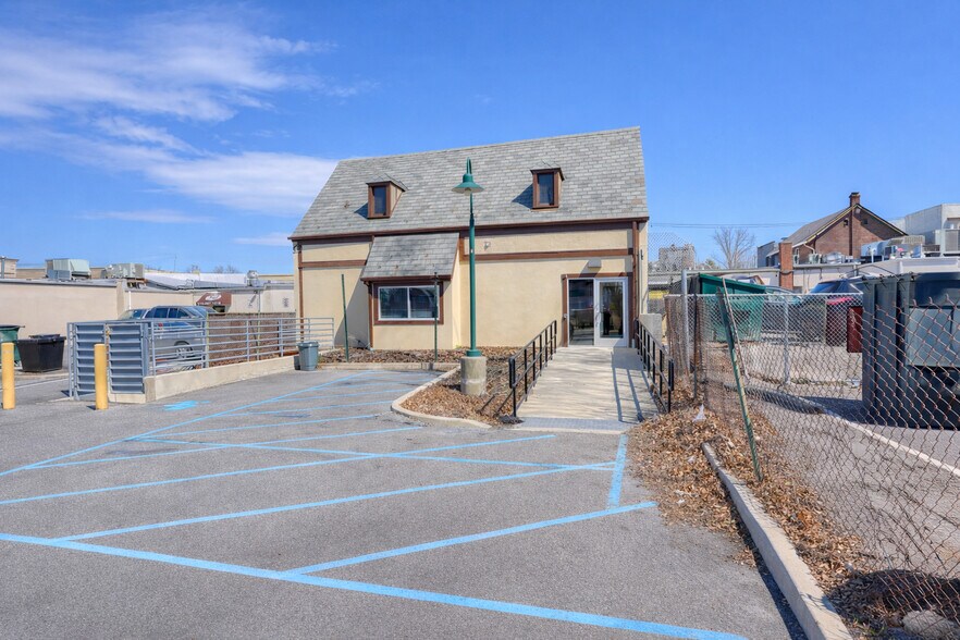 351-355 Plandome Rd, Manhasset, NY à vendre - Photo du bâtiment - Image 3 de 6