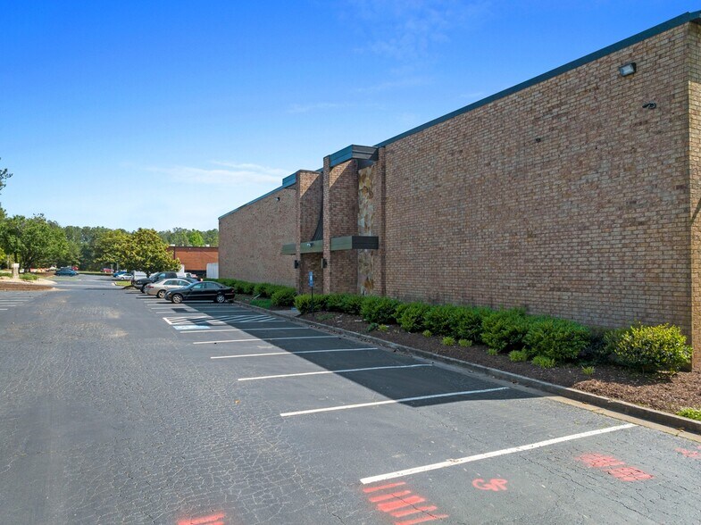 2775 Bankers Industrial Dr, Atlanta, GA à louer - Photo principale - Image 3 de 15