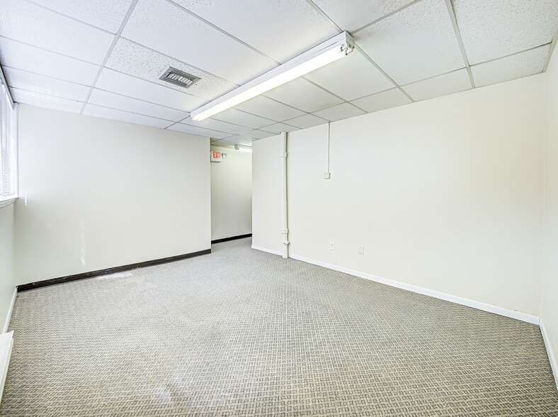 1075 State Route 34, Matawan, NJ for lease - Interior Photo - Image 3 of 10