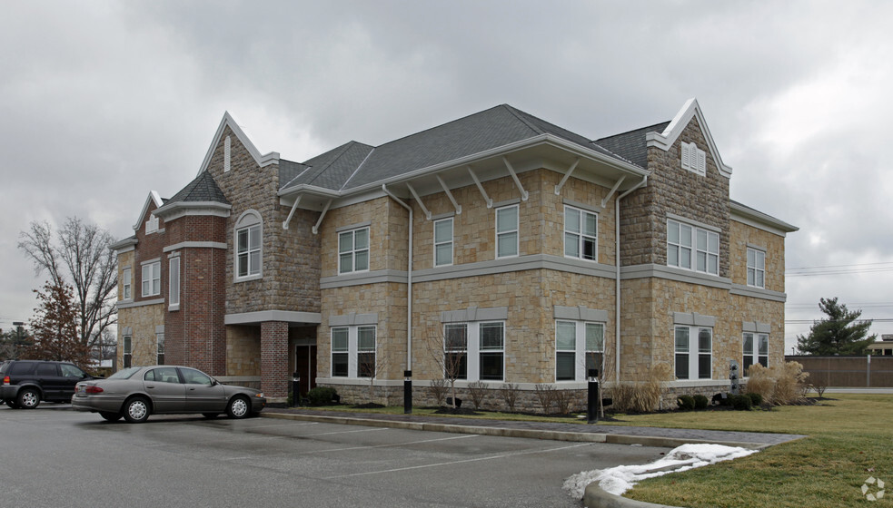 8316 Cornell Rd, Cincinnati, OH à louer - Photo principale - Image 1 de 3