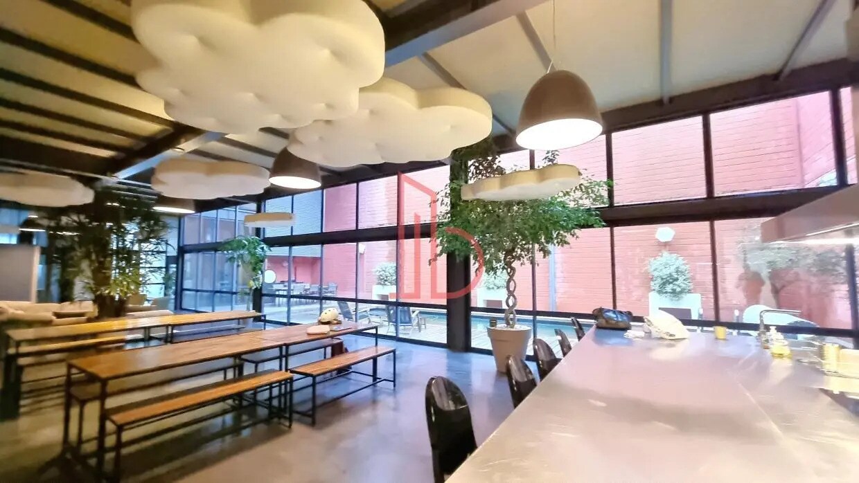 Office in Bordeaux for lease Building Photo- Image 1 of 9