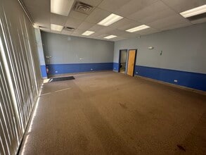 3577 E New York St, Aurora, IL à louer Photo intérieure- Image 2 de 3