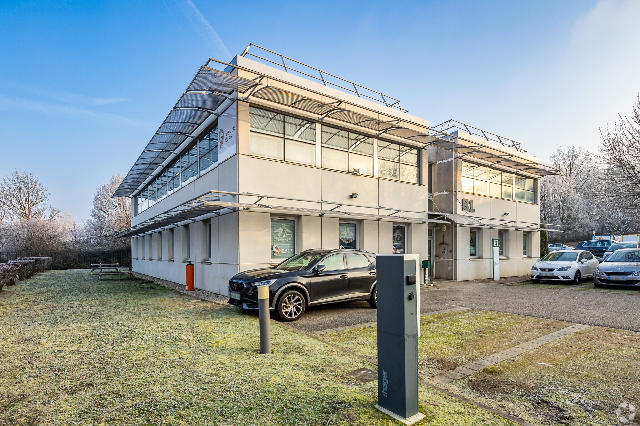 Office in Saint-Priest for sale Primary Photo- Image 1 of 3