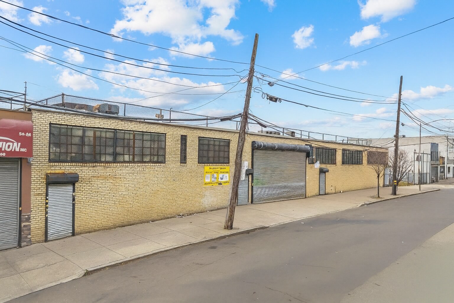 59-48 55th St, Maspeth, NY à vendre Photo du bâtiment- Image 1 de 17