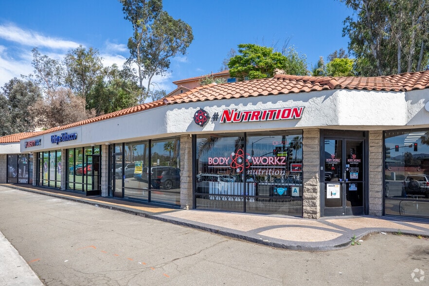 945 W Valley Pky, Escondido, CA for lease - Building Photo - Image 3 of 8