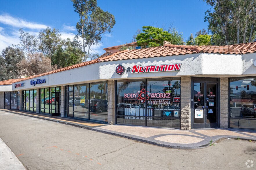 945 W Valley Pky, Escondido, CA à louer - Photo du bâtiment - Image 3 de 8