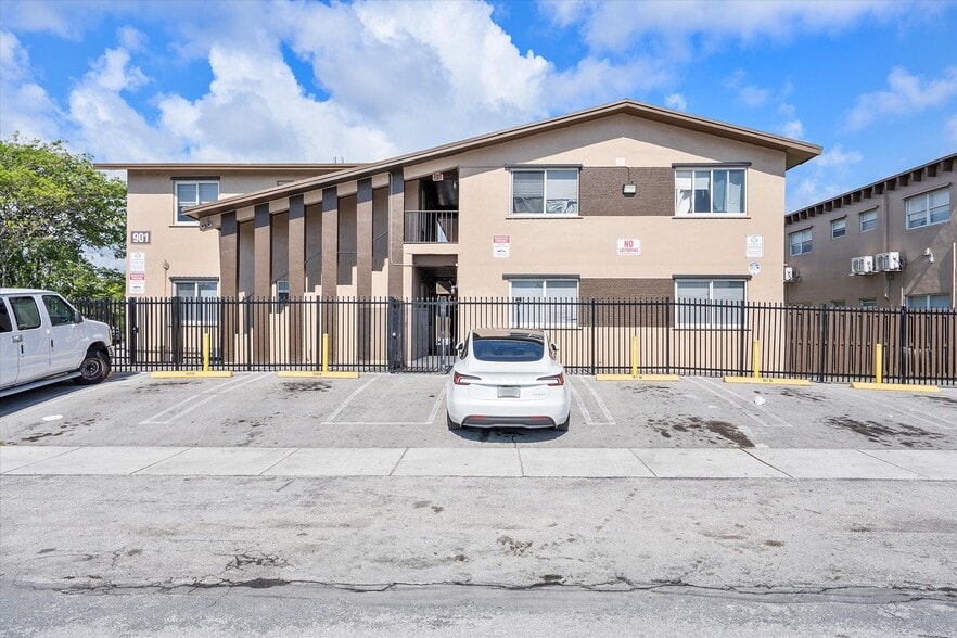 901-951 NW 8th Ave, Pompano Beach, FL à vendre - Photo du bâtiment - Image 2 de 17