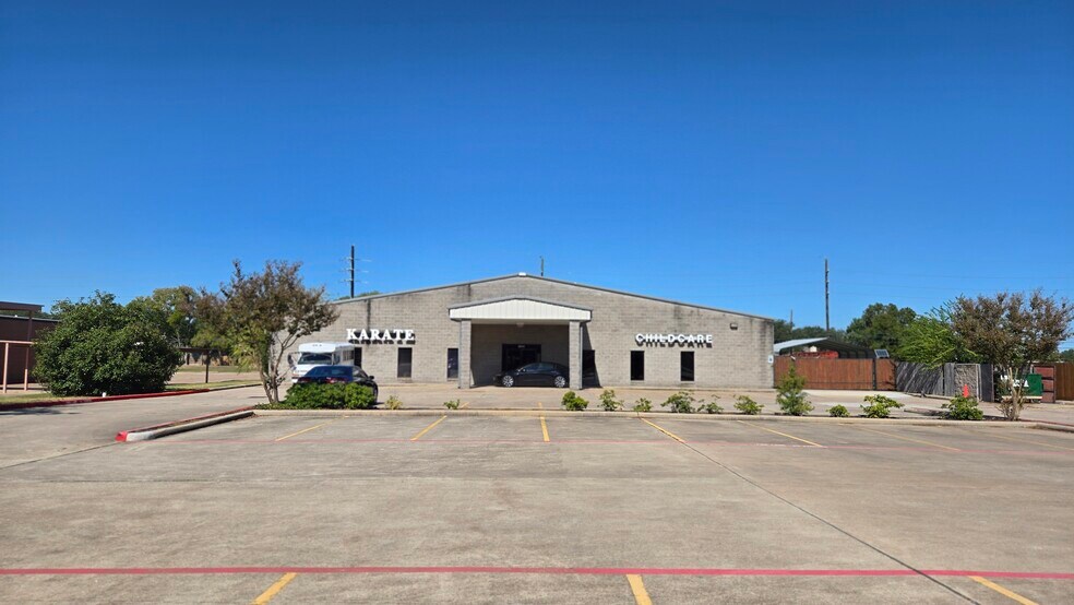 11202 Steeplecrest Dr, Houston, TX à louer - Photo du bâtiment - Image 2 de 20
