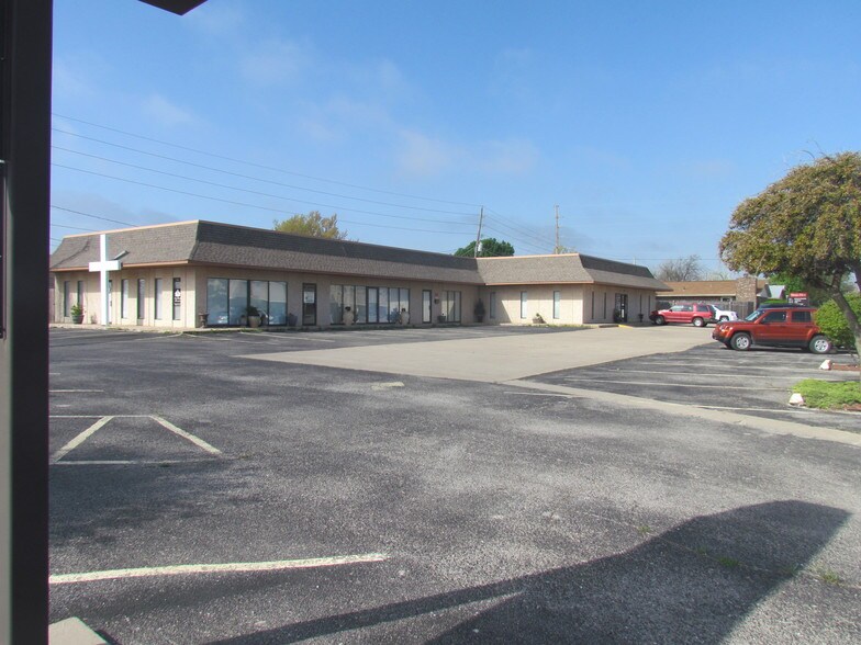 1006 NW 47th St, Lawton, OK for sale - Building Photo - Image 1 of 16