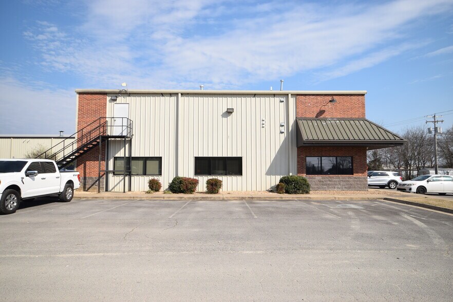 170 Commerce Rd, Conway, AR à vendre - Photo du bâtiment - Image 2 de 11
