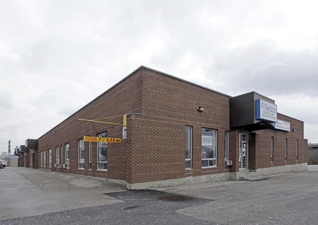 Plus de détails pour 9 Royalcrest Rd, Toronto, ON - Industriel à louer