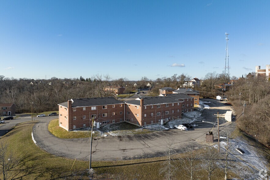 5474-5484 Bahama Ter, Cincinnati, OH à vendre - Photo du bâtiment - Image 2 de 19