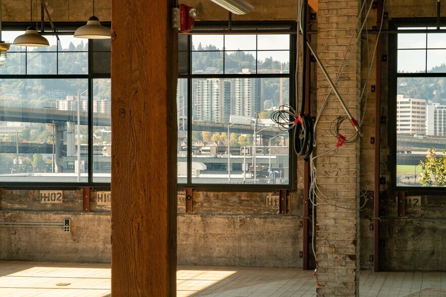 307 SE Hawthorne Blvd, Portland, OR à vendre - Photo du bâtiment - Image 3 de 6