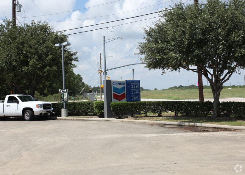 12450 Red Bluff Rd, Seabrook, TX for sale - Building Photo - Image 2 of 3