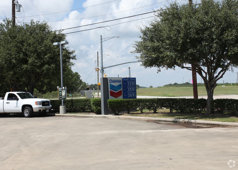 12450 Red Bluff Rd, Seabrook, TX à vendre - Photo du bâtiment - Image 2 de 3