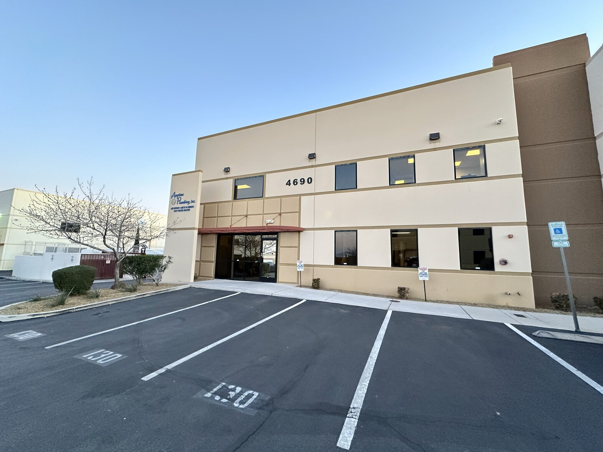 4690 W Post Rd, Las Vegas, NV à vendre Photo principale- Image 1 de 35