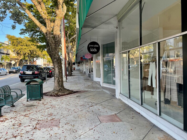 5800-5840 Sunset Dr, South Miami, FL à louer - Photo du bâtiment - Image 2 de 6