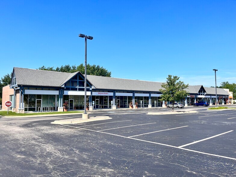 2536-2590 N Route 83, Round Lake Beach, IL à louer - Photo du bâtiment - Image 1 de 5