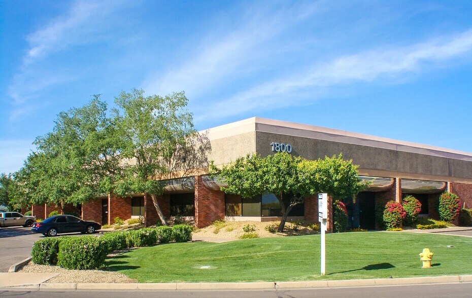 1800 W Broadway Rd, Tempe, AZ à louer - Photo du bâtiment - Image 3 de 4
