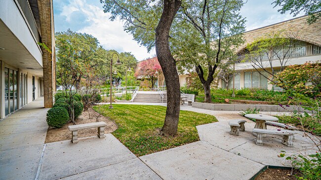 Plus de détails pour 2670 & 2660 E Lamar Blvd – Bureau à vendre, Arlington, TX