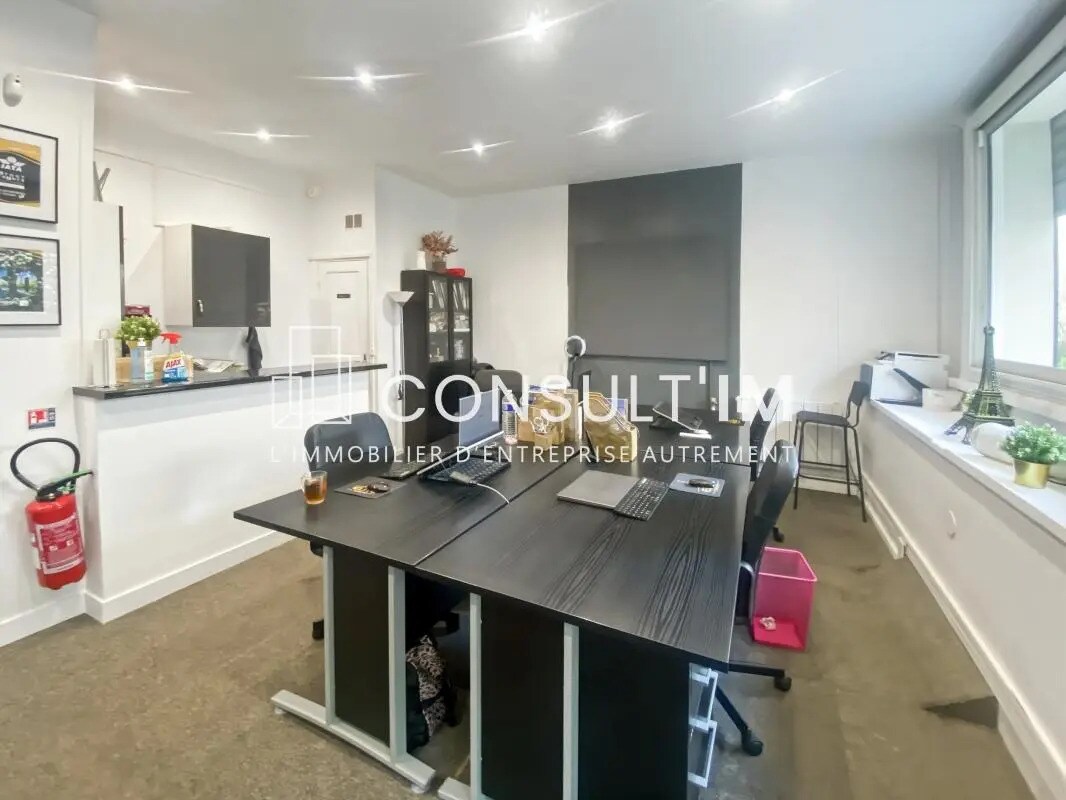 Office in Levallois-Perret for sale Building Photo- Image 1 of 8
