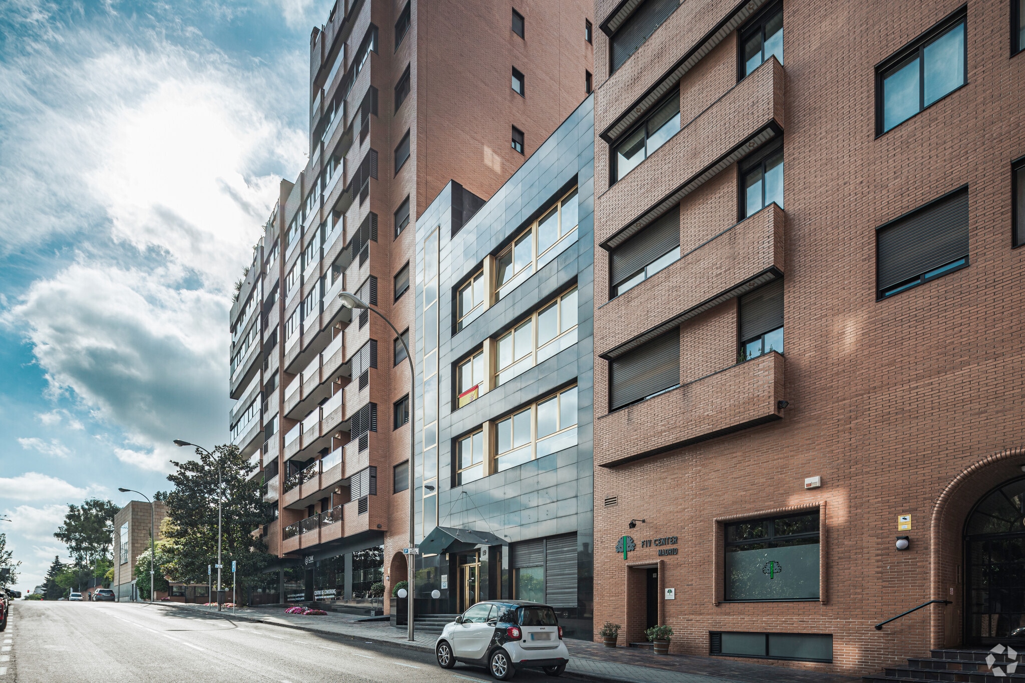 Calle de Henri Dunant, 19, Madrid, Madrid for lease Primary Photo- Image 1 of 6