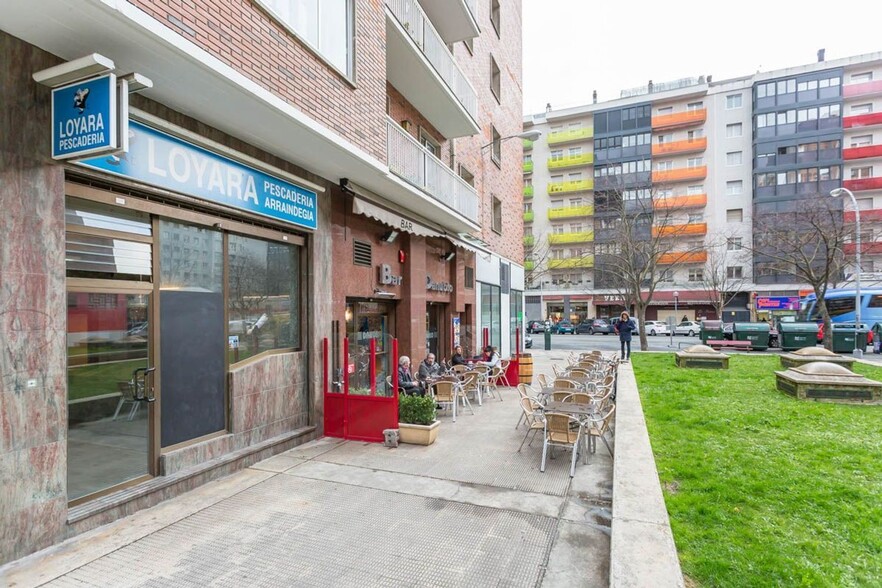 Retail in Pamplona for sale - Building Photo - Image 2 of 17