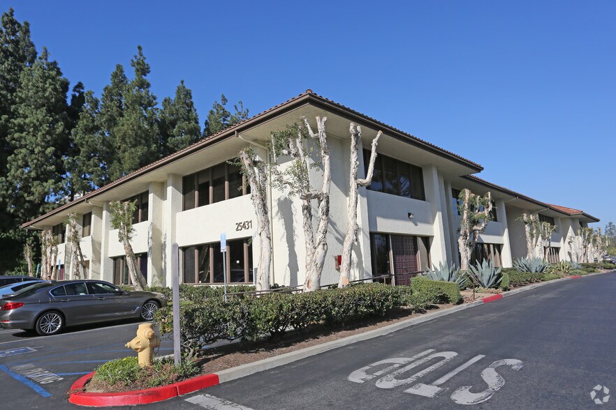 25255 Cabot Rd, Laguna Hills, CA à louer - Photo du bâtiment - Image 3 de 15