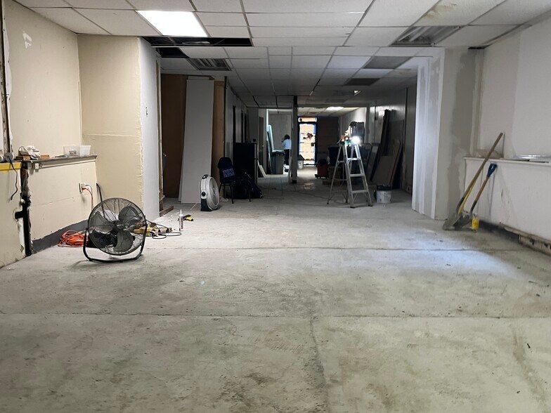 671 Flatbush Ave, Brooklyn, NY à louer - Photo du bâtiment - Image 2 de 4