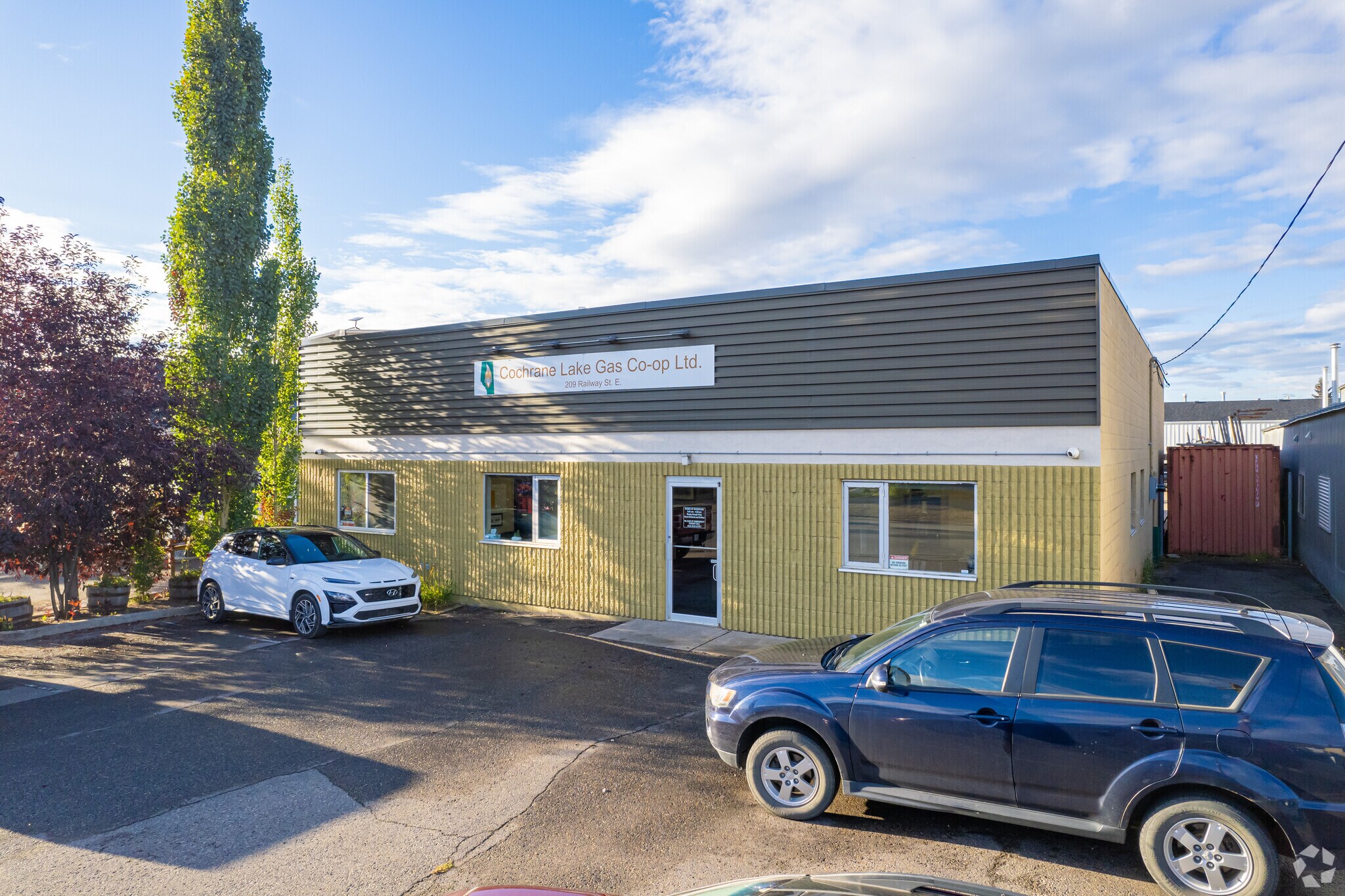 209 Railway St E, Cochrane, AB for sale Primary Photo- Image 1 of 1