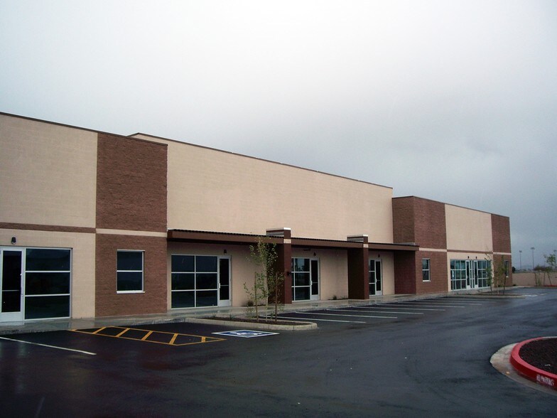 961 N Eliseo C Felix Jr Way, Avondale, AZ for lease - Primary Photo - Image 1 of 10