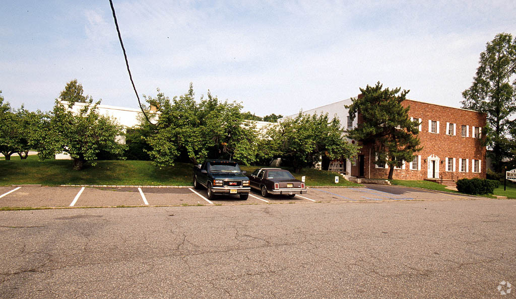 14 Village Park Rd, Cedar Grove, NJ for sale Primary Photo- Image 1 of 1