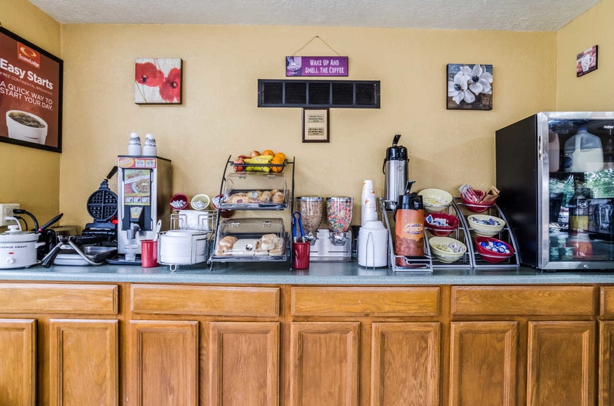 1710 Main St, Winfield, KS for sale - Interior Photo - Image 3 of 5