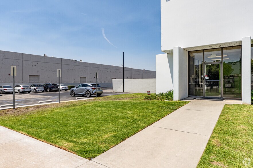 347 S Stimson Ave, City of Industry, CA à louer - Photo du bâtiment - Image 3 de 24