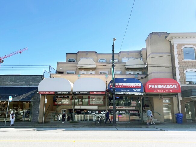 Plus de détails pour 2570 Granville St, Vancouver, BC - Commerce de détail à louer