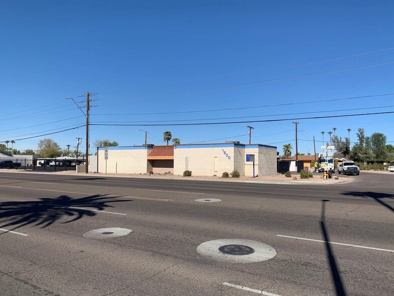 1530 W Indian School Rd, Phoenix, AZ for sale - Building Photo - Image 1 of 11