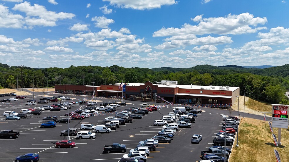 1201 E Main St, Pulaski, VA for lease - Building Photo - Image 1 of 12