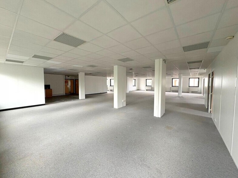 Office in Le Pecq for sale - Interior Photo - Image 2 of 9