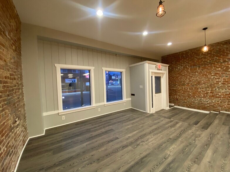 2514 College Ave, Alton, IL à louer - Photo intérieure - Image 3 de 18