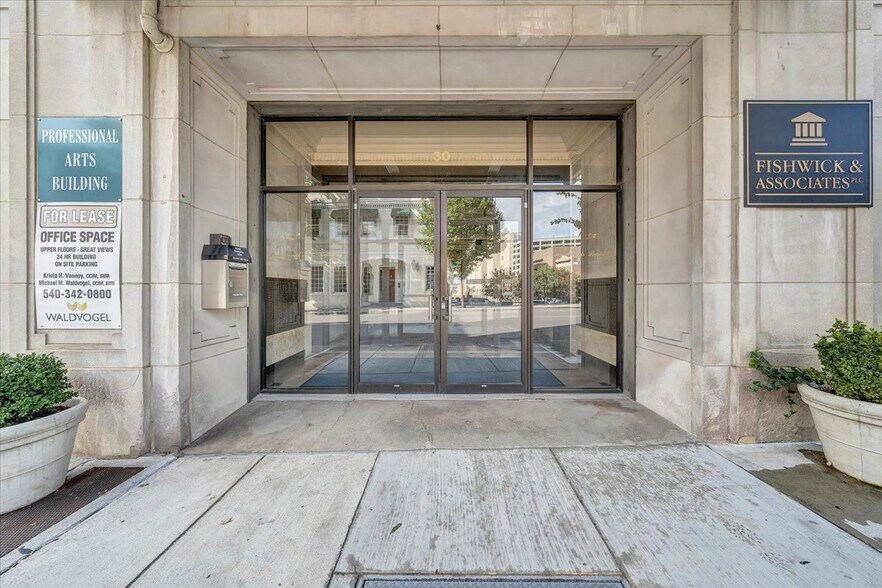 30 Franklin Rd SW, Roanoke, VA à louer - Photo du bâtiment - Image 3 de 13