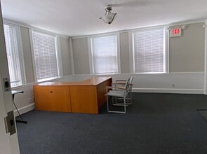 827 Main St, Woburn, MA à louer Photo intérieure- Image 1 de 4
