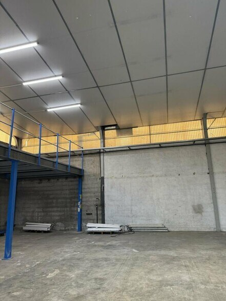 Office in Châteaurenard for lease - Interior Photo - Image 2 of 8