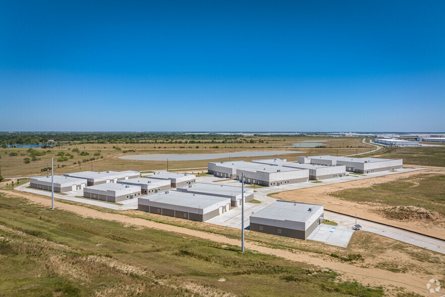 2701 Twinwood Pky, Brookshire, TX for sale - Primary Photo - Image 1 of 31